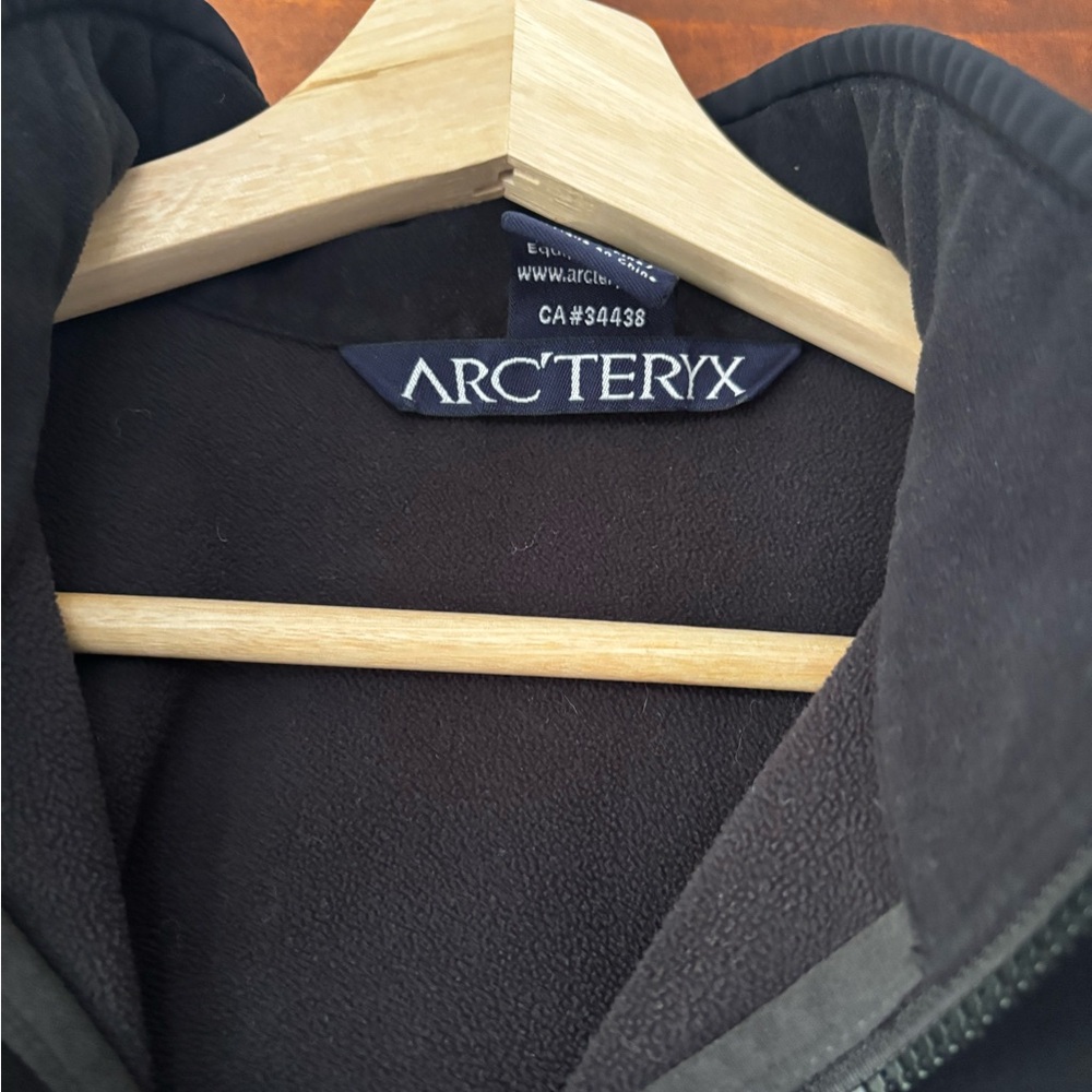 Arc'teryx Black Softshell Performance Jacket - image 4